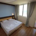 Menada Atrium 엘레니테