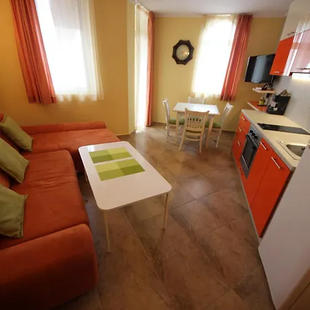 Menada Atrium Елените