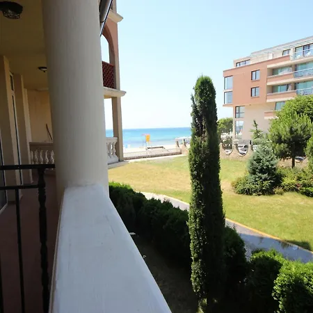 Menada Atrium النايت